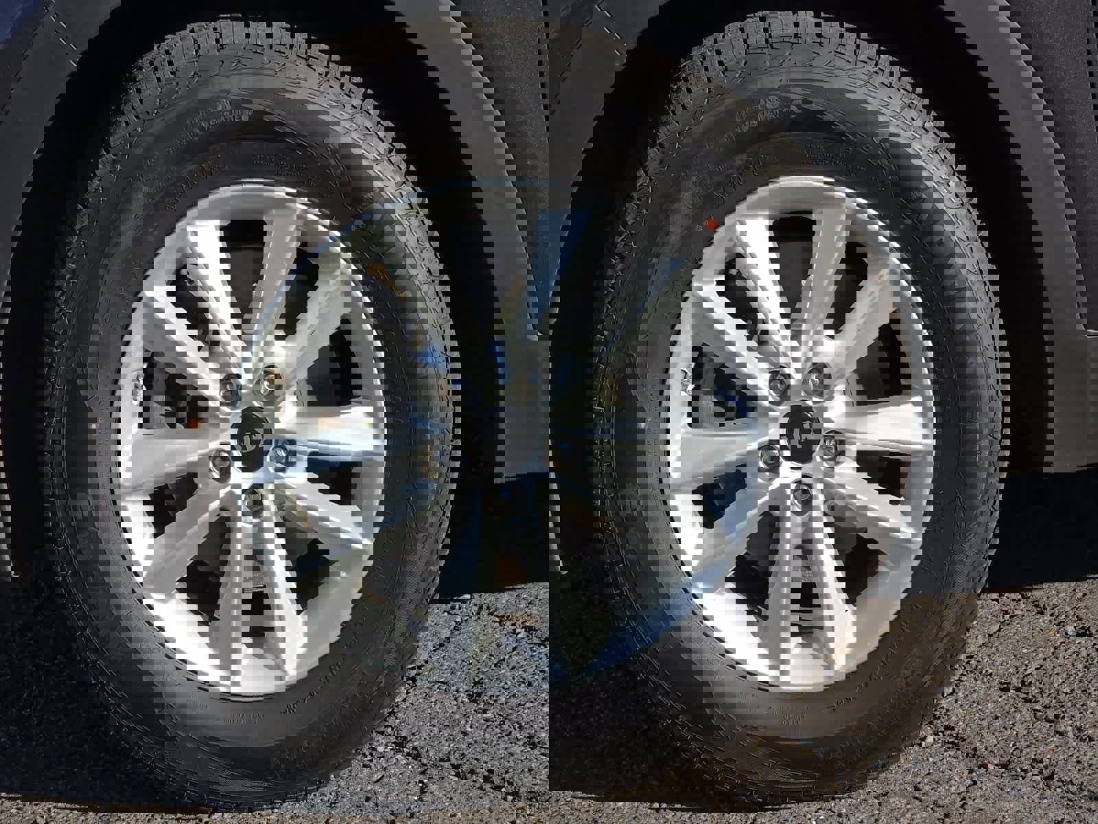 Used 2019 Kia Sorento LX image 26