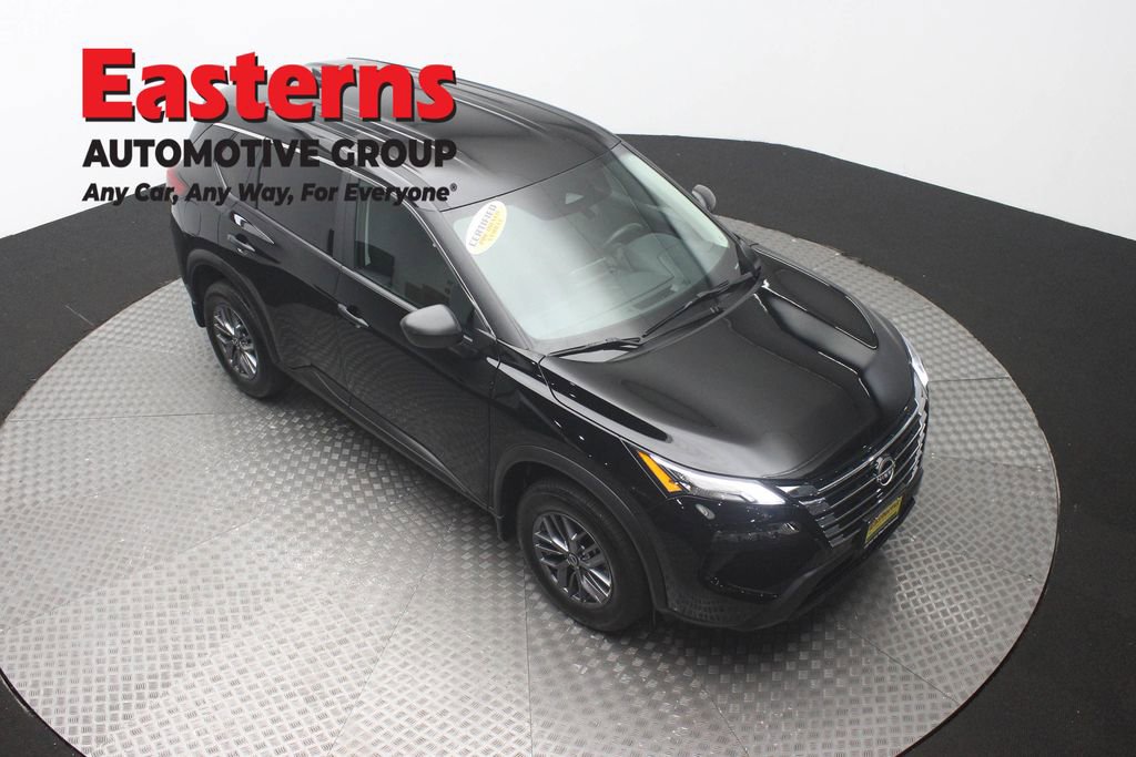 Used 2024 Nissan Rogue S AWD/4WD image 3