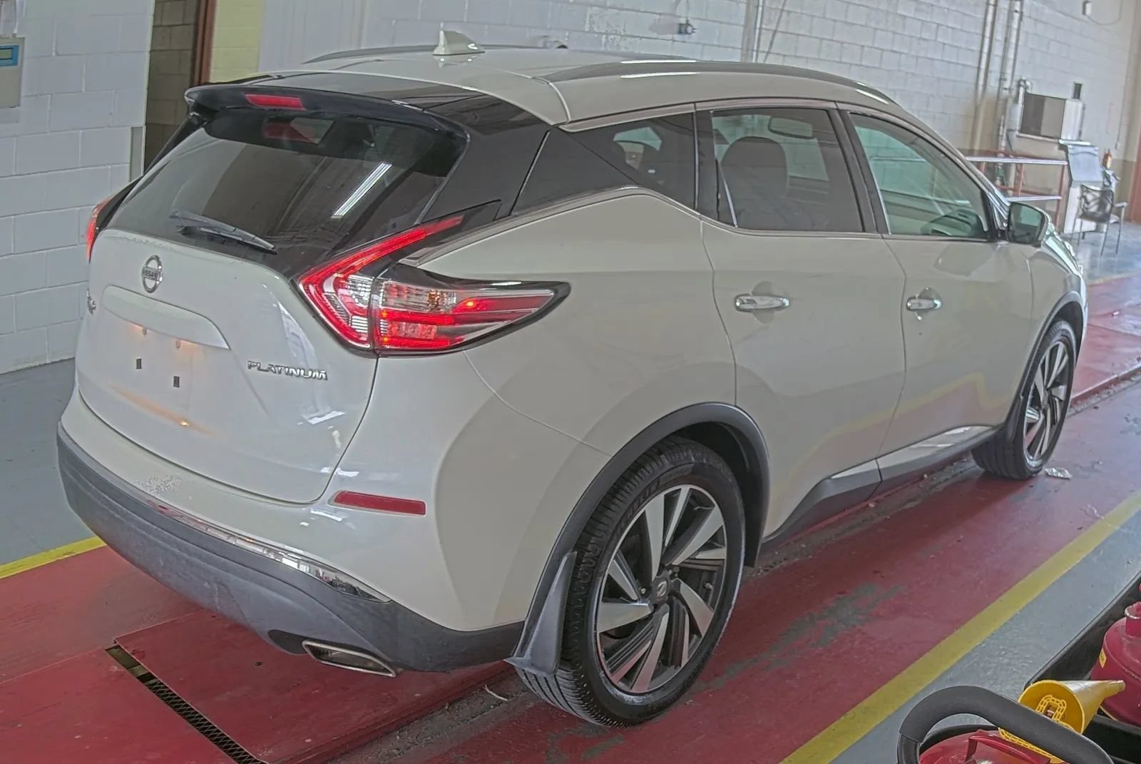 Used 2017 Nissan Murano Platinum w/ Platinum Technology Package FWD image 4