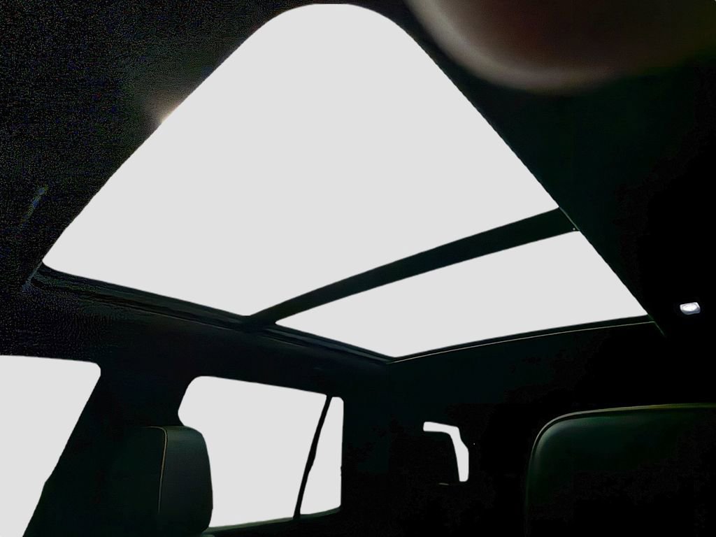 Used 2021 GMC Yukon AT4 w/ Technology Package image 32