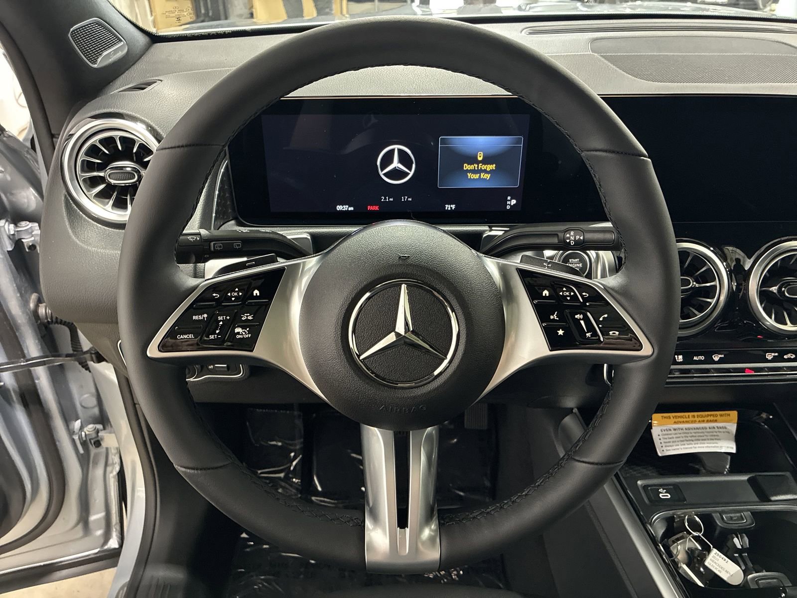 New 2025 Mercedes-Benz GLB 250 4MATIC image 8