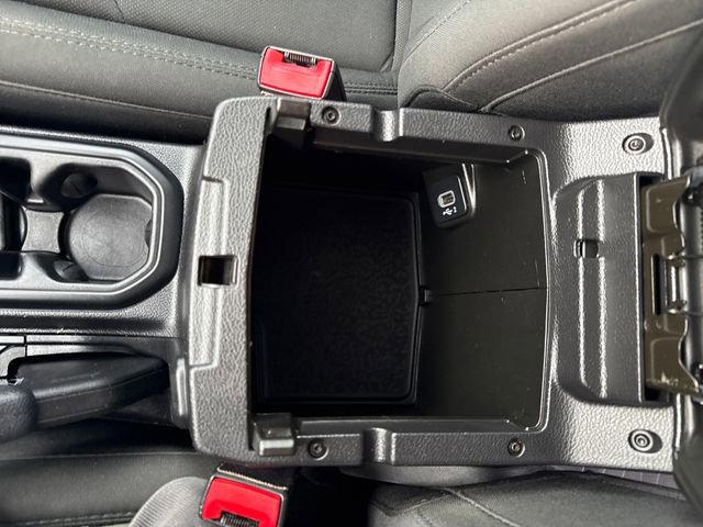 Used 2019 Jeep Wrangler Sport image 25