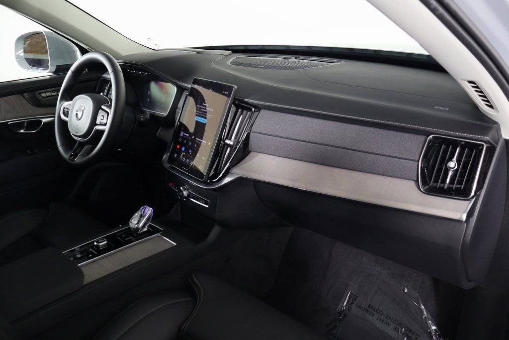 Used 2025 Volvo XC90 B6 Ultra image 9