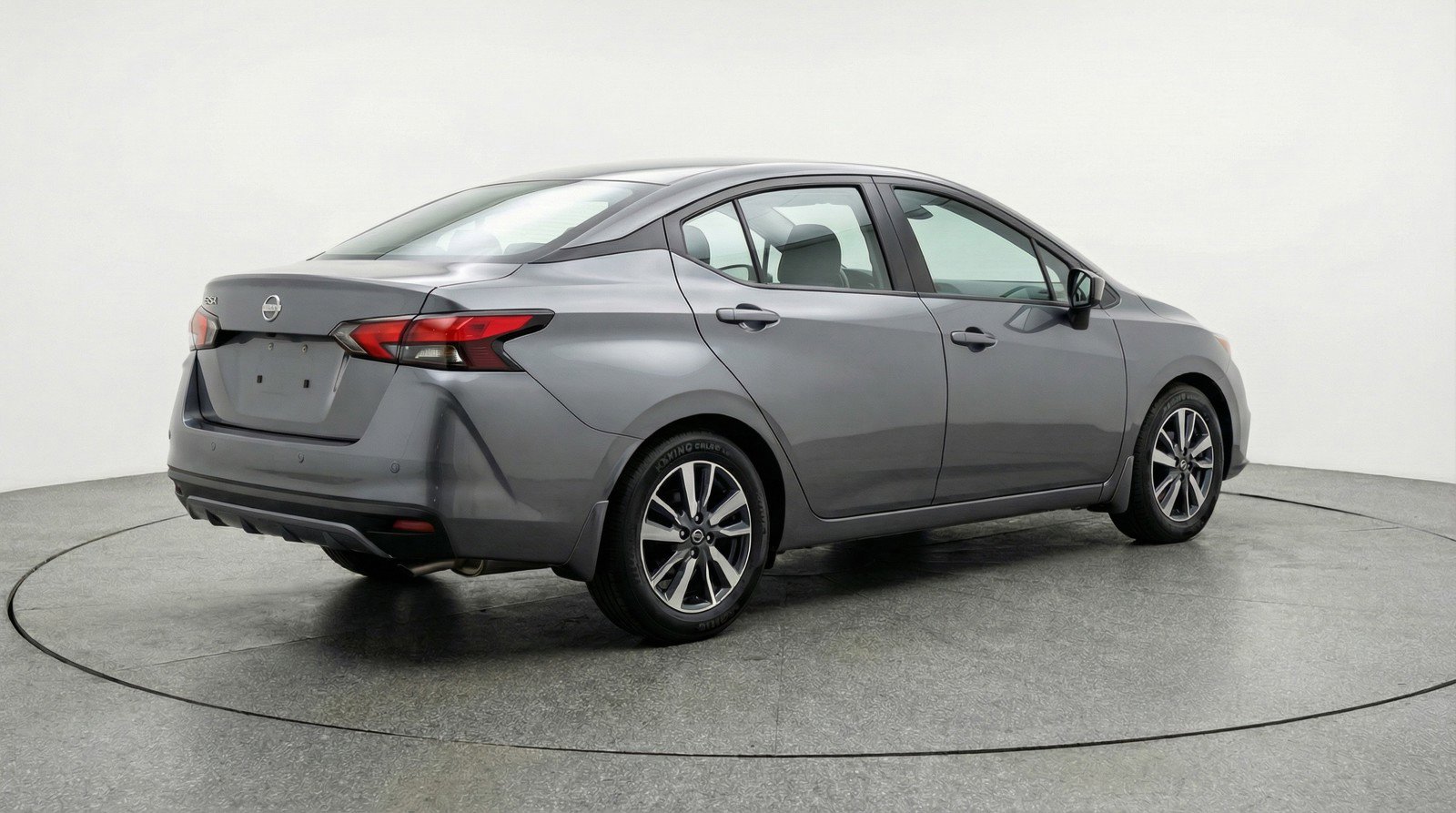 Used 2025 Nissan Versa SV image 9