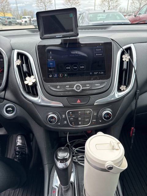 Used 2019 Chevrolet Equinox LT w/ Sun & Navigation Package AWD/4WD image 10