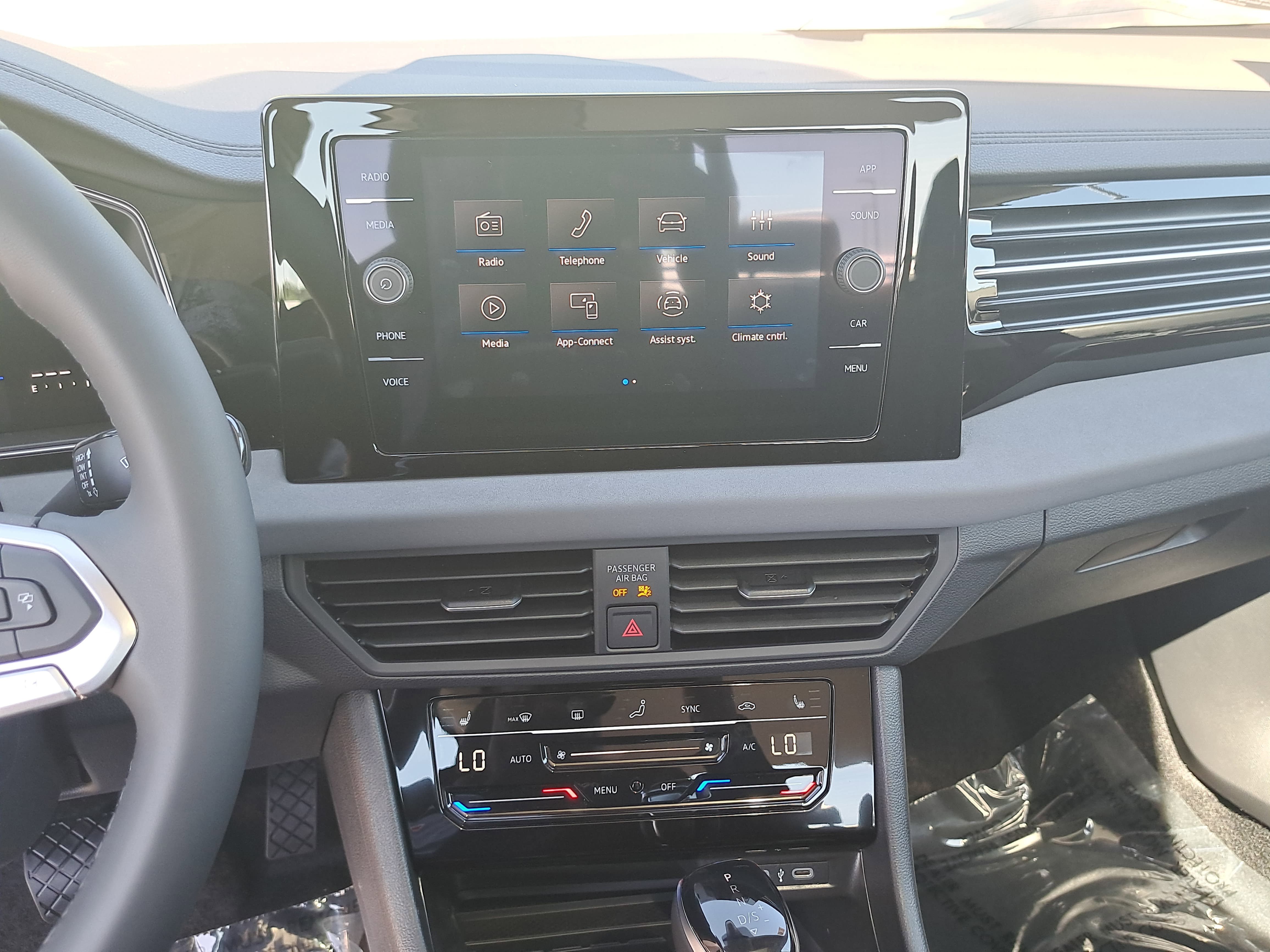 New 2026 Volkswagen Jetta SE FWD image 19