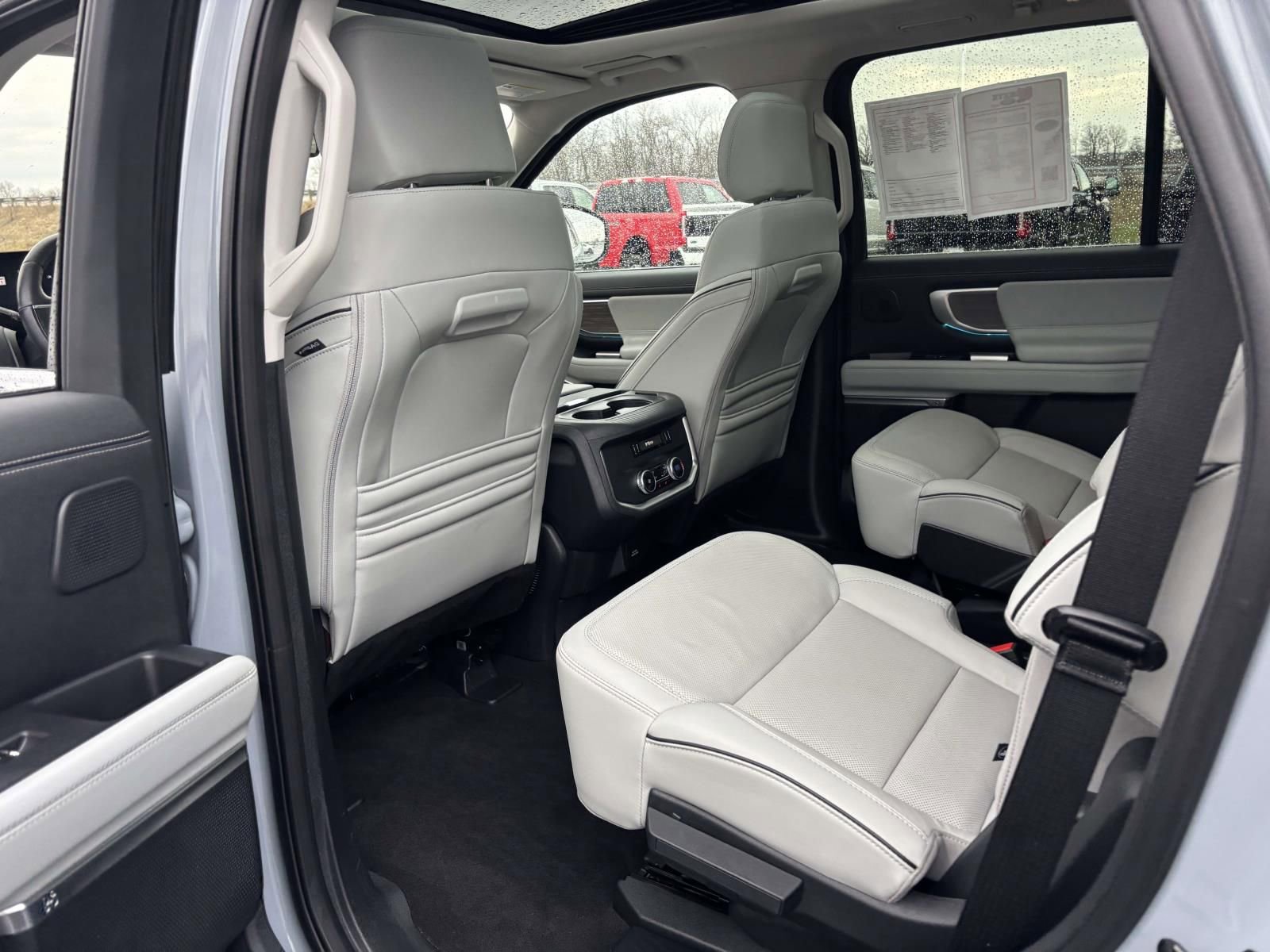 Used 2025 Ford Expedition Platinum w/ Platinum Ultimate Package image 29