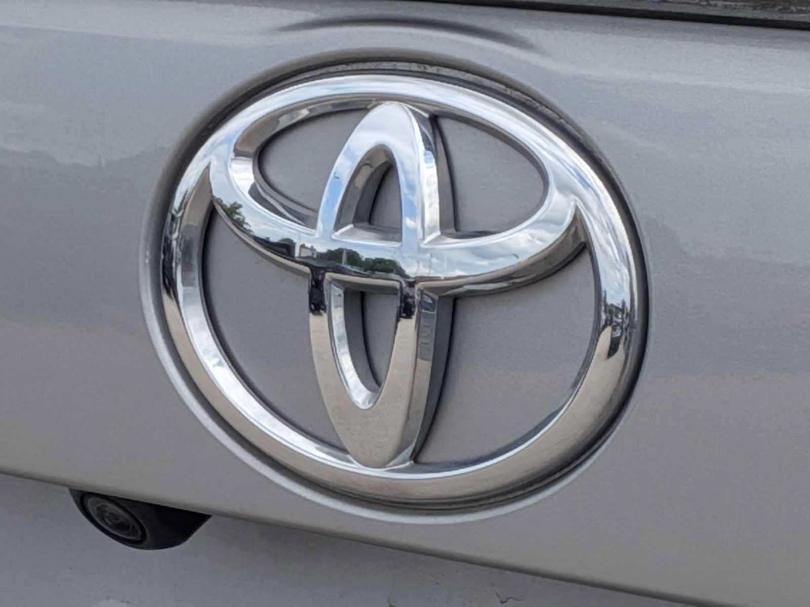 Used 2021 Toyota RAV4 XLE FWD image 13
