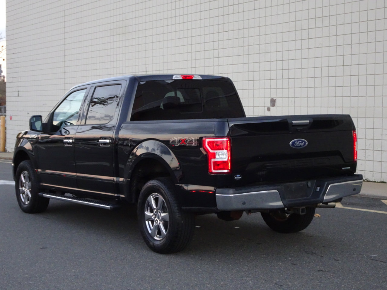 Used 2018 Ford F150 XLT w/ Equipment Group 302A Luxury image 5