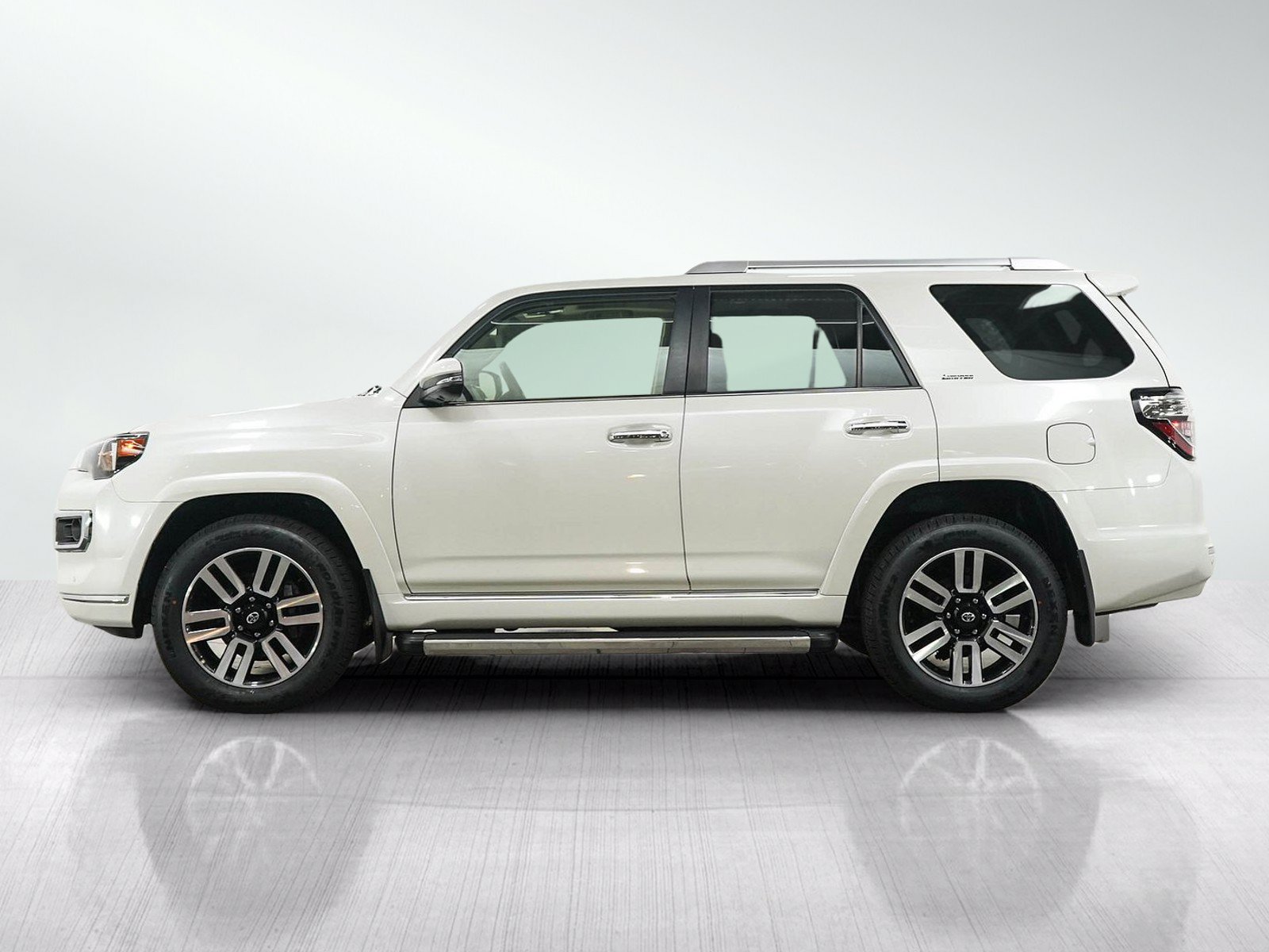 Used 2022 Toyota 4Runner Limited AWD/4WD image 2