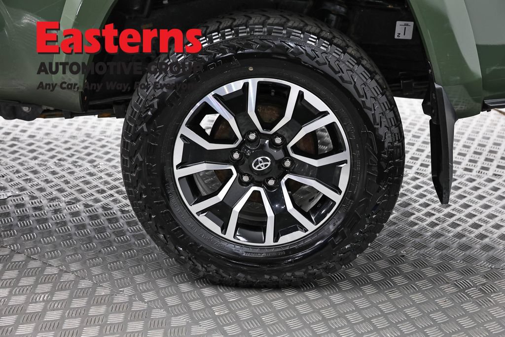Used 2022 Toyota Tacoma TRD Sport AWD/4WD image 33