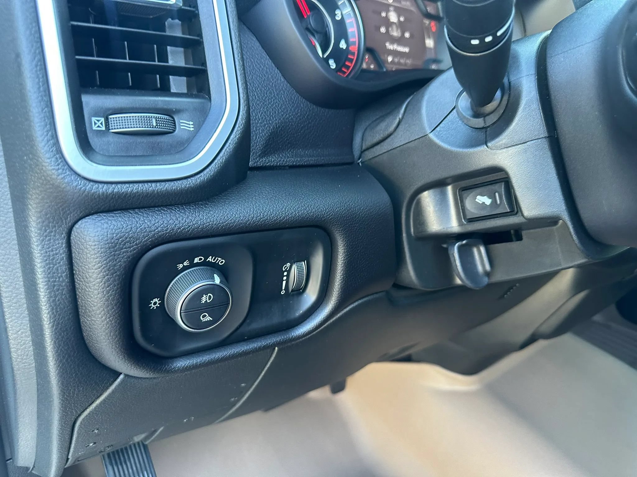 Used 2022 RAM 2500 Big Horn w/ Level C Equiment Group AWD/4WD image 34