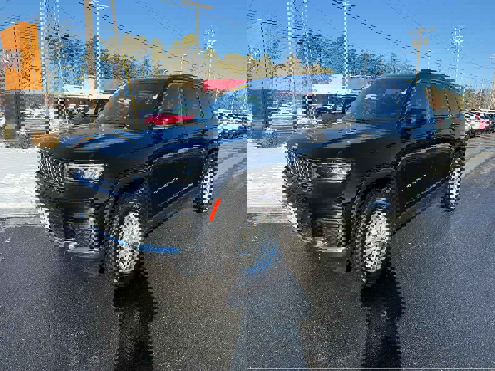 Used 2025 Jeep Grand Cherokee L Laredo w/ Luxury Tech Group I image 4