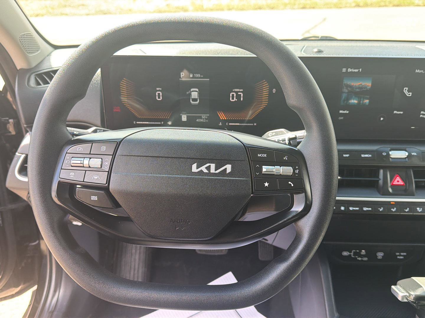 Used 2025 Kia K4 LXS image 17