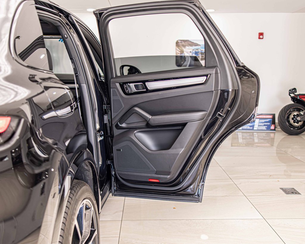 Used 2022 Porsche Cayenne S Platinum image 41