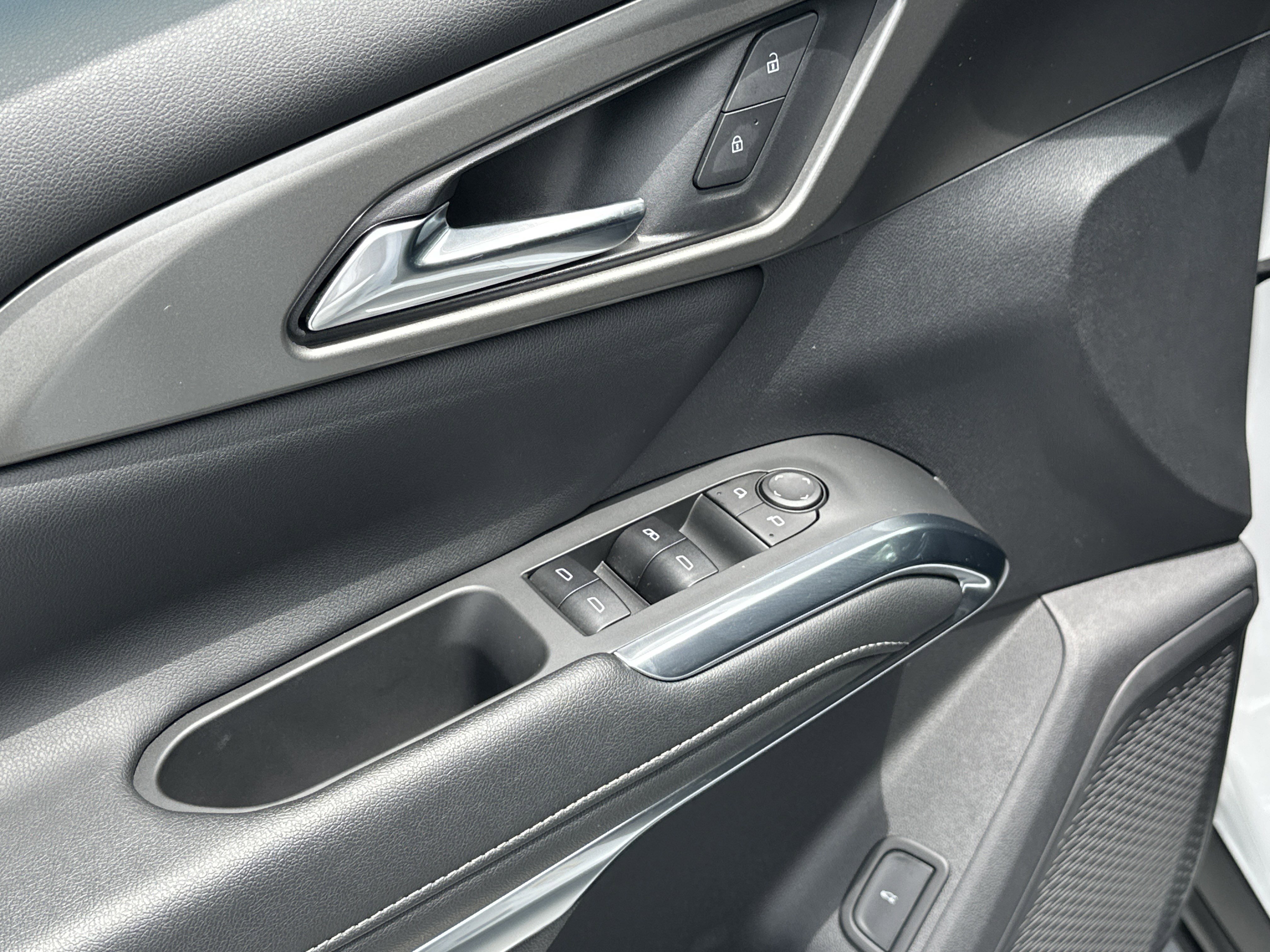 Used 2024 Chevrolet Traverse LT w/ LPO, Floor Liner Package FWD image 15