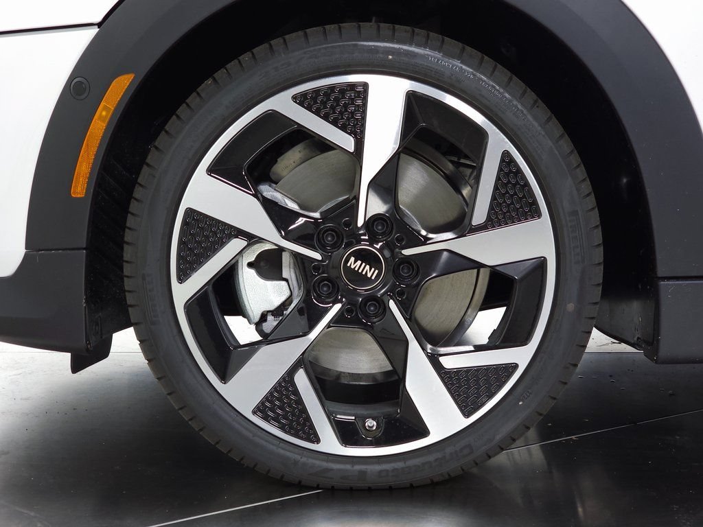 Used 2025 MINI Cooper 2-Door Hardtop FWD image 7