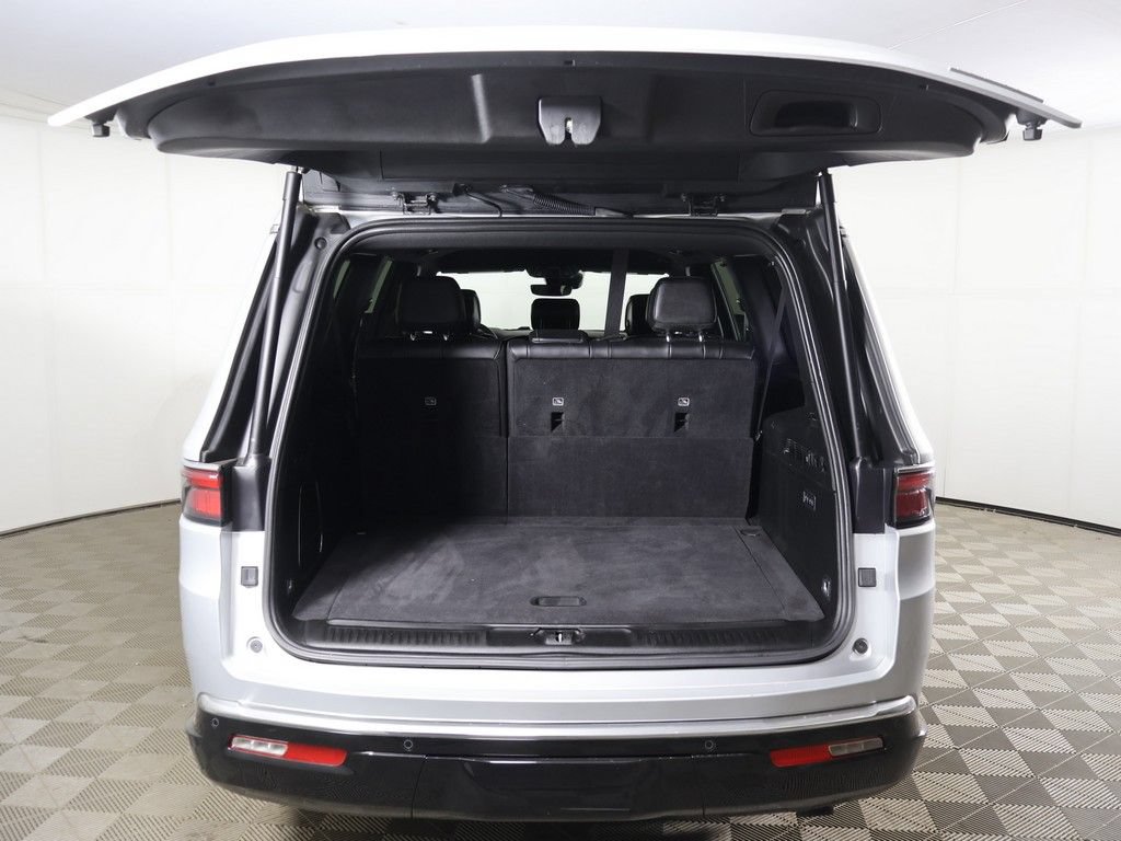 Used 2024 Jeep Wagoneer L Series III w/ Flexible Seating Group AWD/4WD image 20