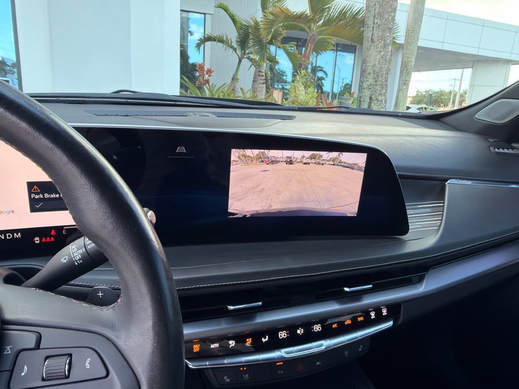 Used 2024 Cadillac XT4 Premium Luxury FWD image 3