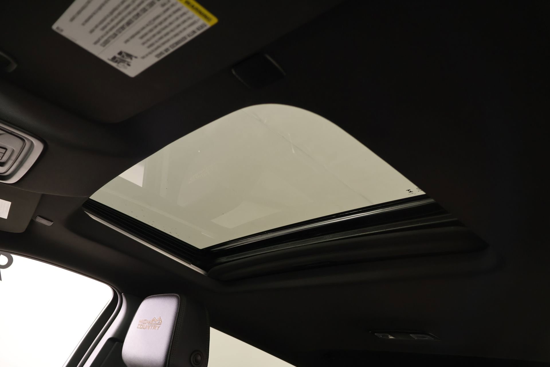 Used 2025 Chevrolet Silverado 2500 High Country w/ High Country Premium Package AWD/4WD image 15