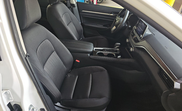 Used 2023 Nissan Altima 2.5 SV FWD image 11
