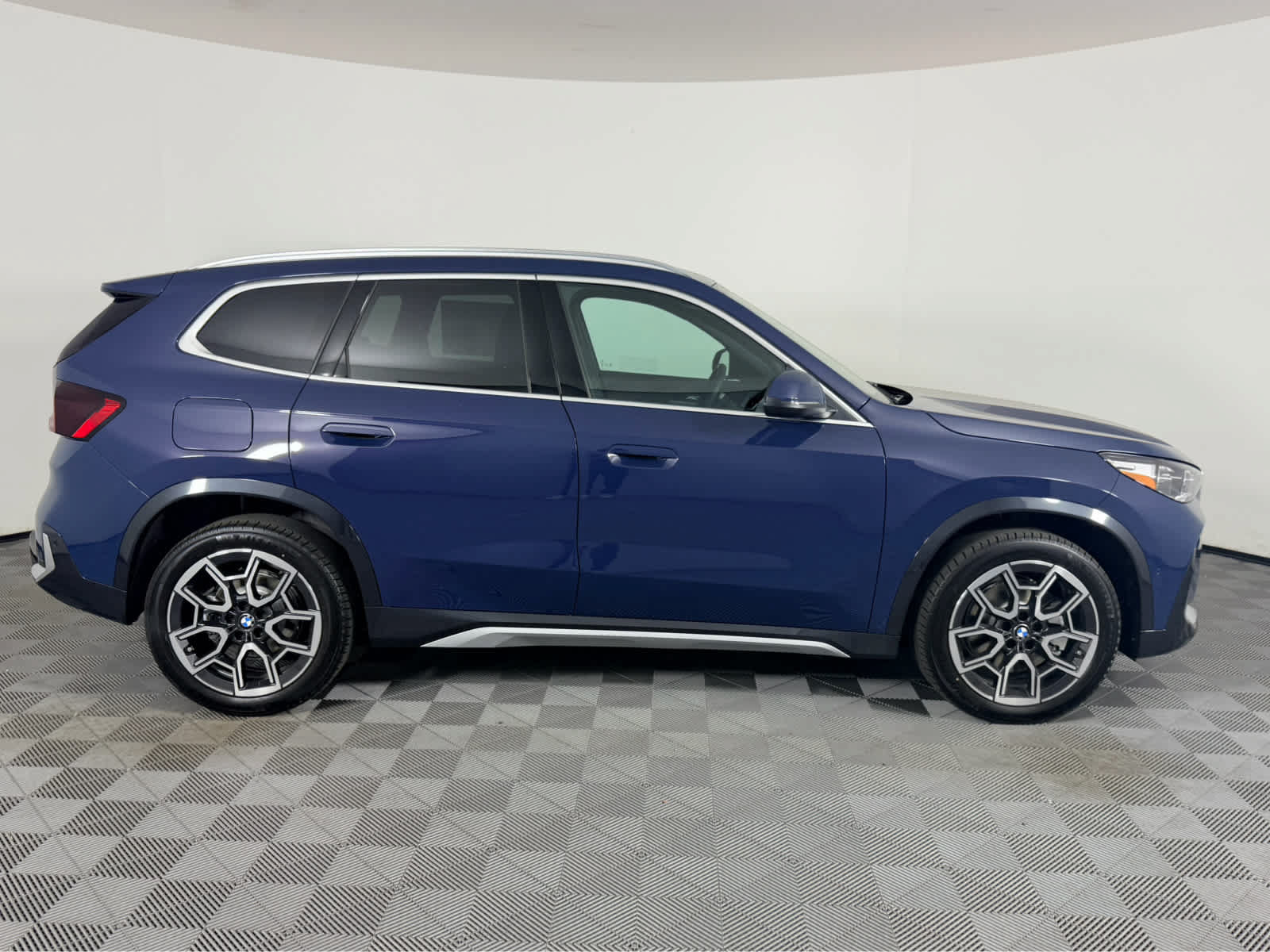 New 2027 BMW X1 xDrive28i AWD/4WD image 2
