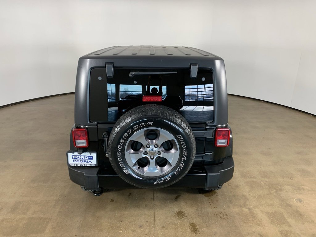 Used 2016 Jeep Wrangler Unlimited Sahara w/ Connectivity Group image 11