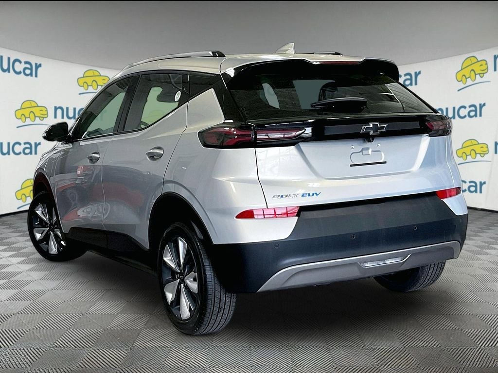 Used 2023 Chevrolet Bolt EUV LT w/ Convenience Package FWD image 4