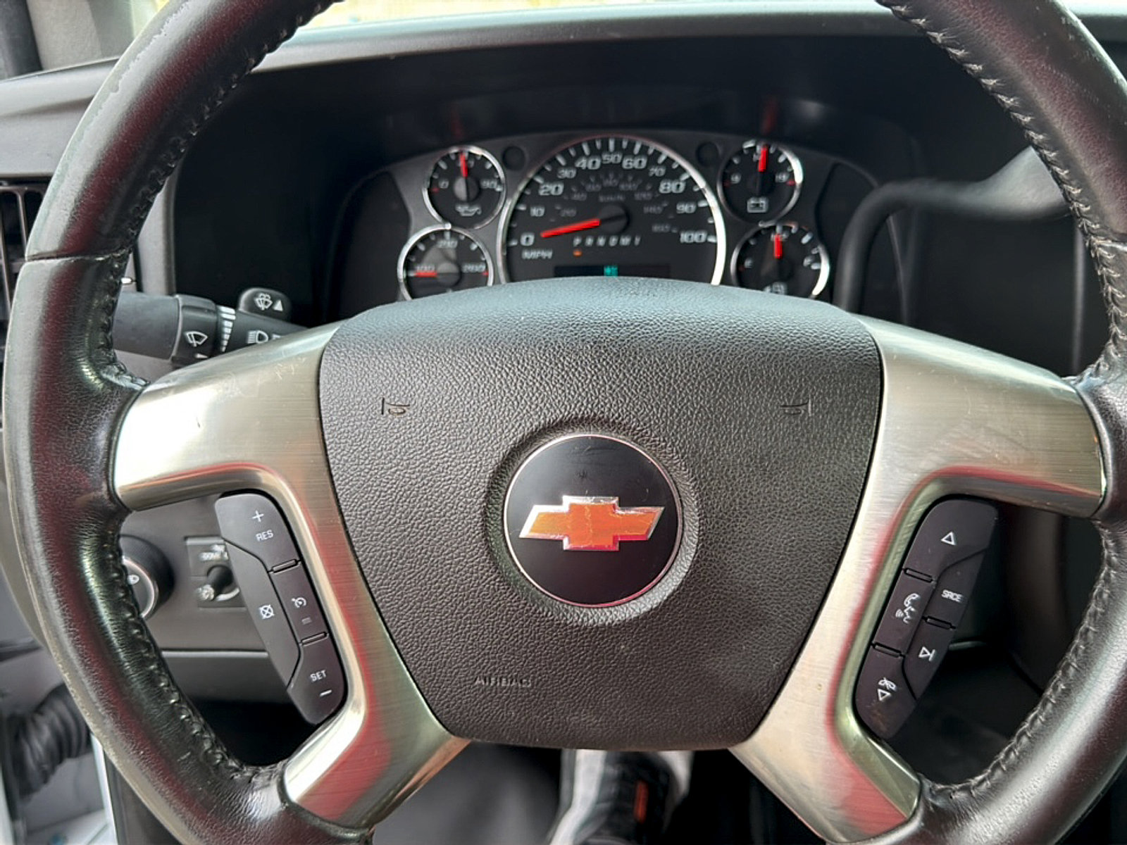 Used 2019 Chevrolet Express 3500 w/ Driver Convenience Package RWD image 15