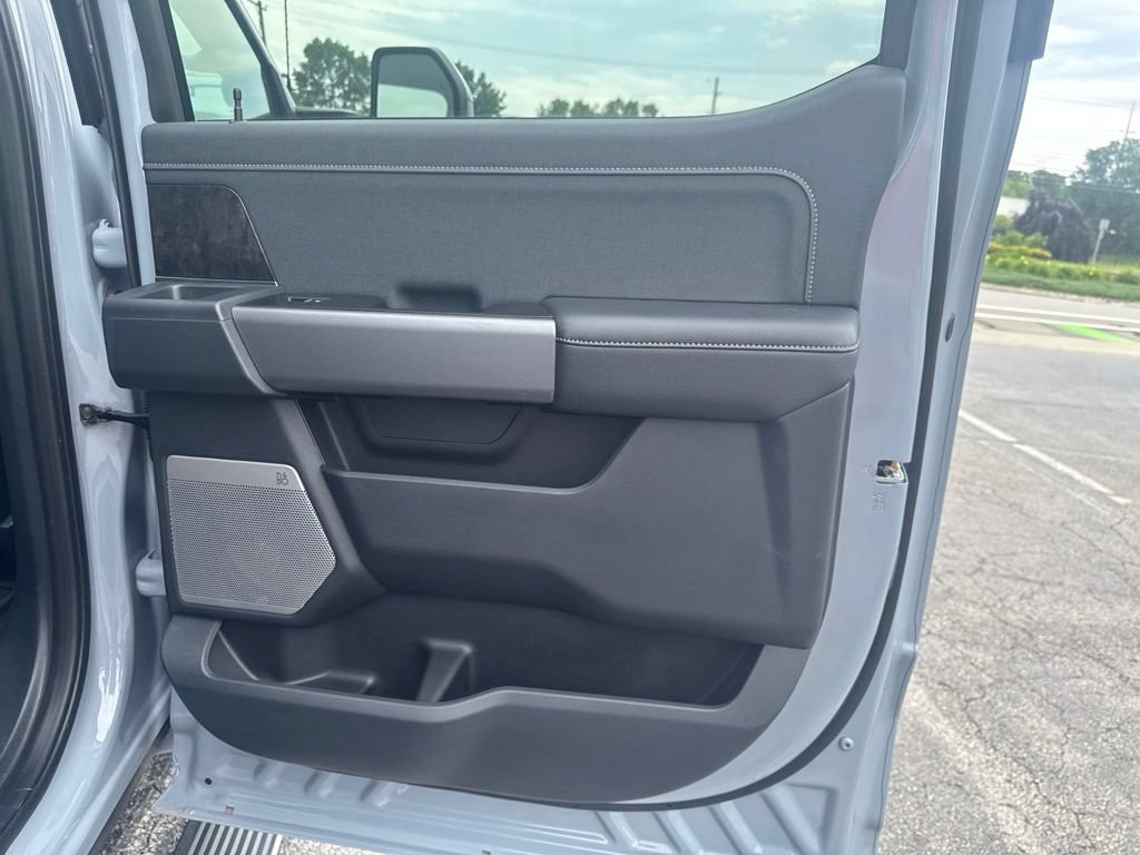 Used 2025 Ford F350 Lariat w/ Lariat Ultimate Package AWD/4WD image 39