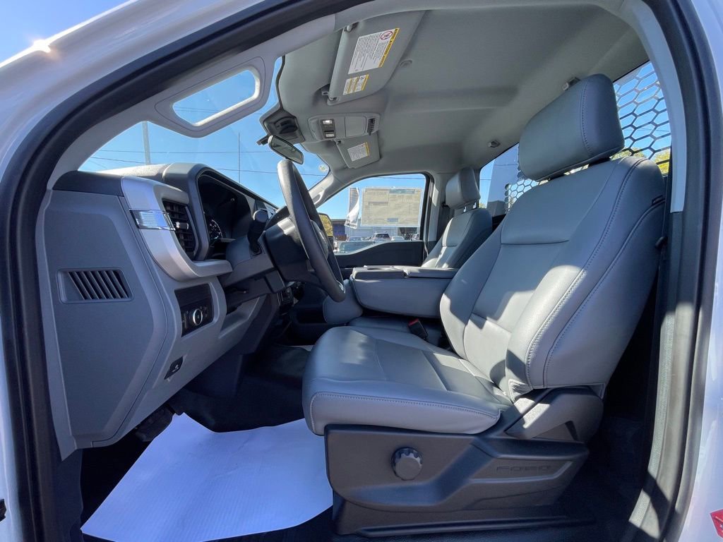 New 2025 Ford F550 4x4 Regular Cab Super Duty image 17