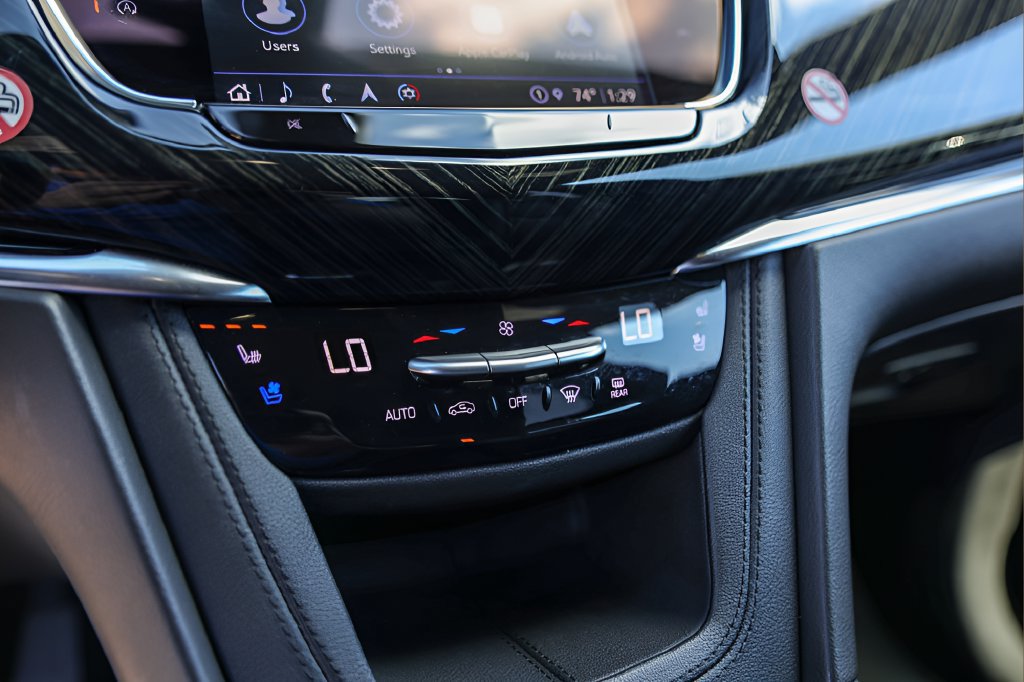Certified 2025 Cadillac XT6 Premium Luxury FWD image 19