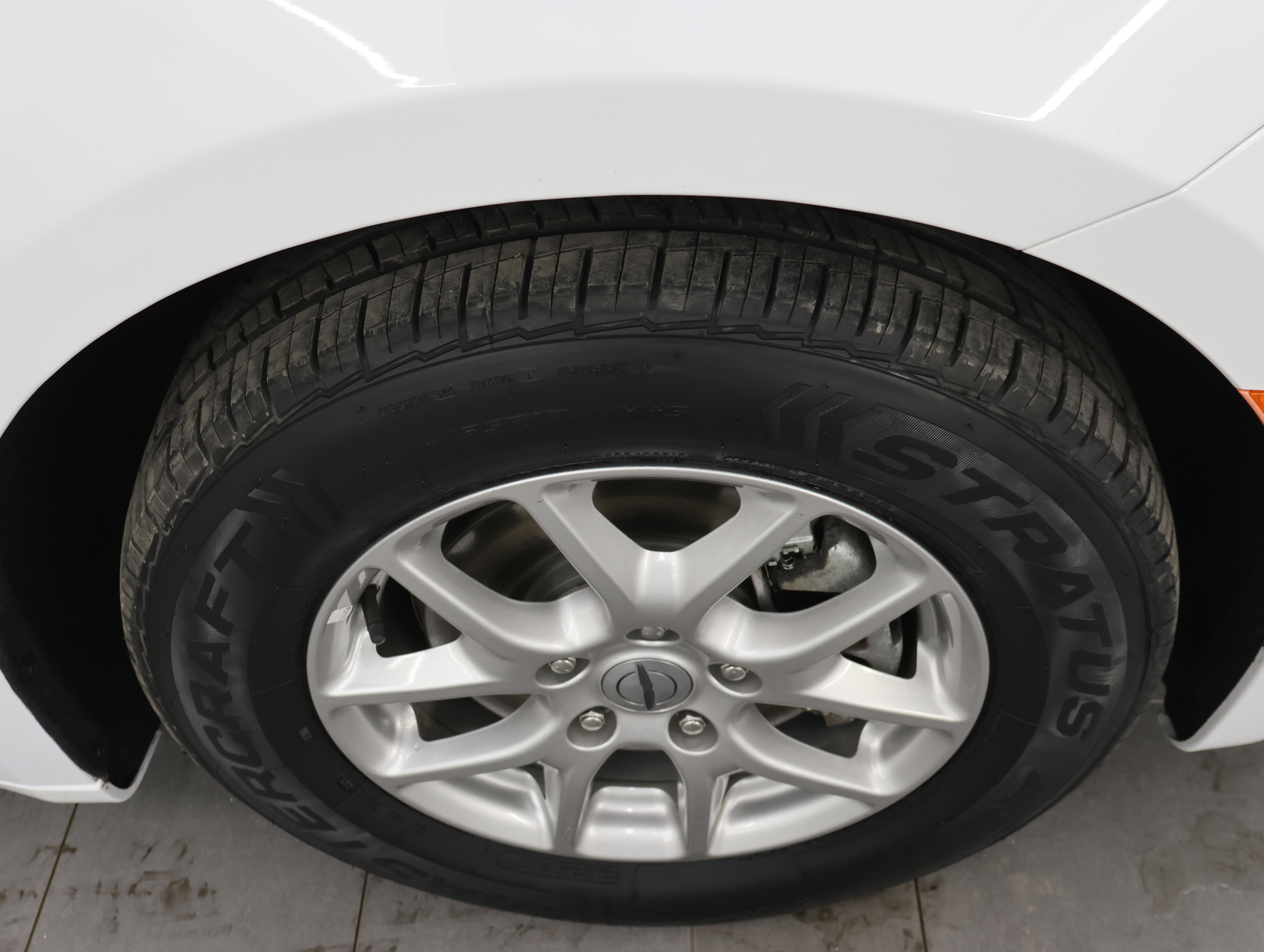 Used 2024 Chrysler Pacifica Touring-L FWD image 3