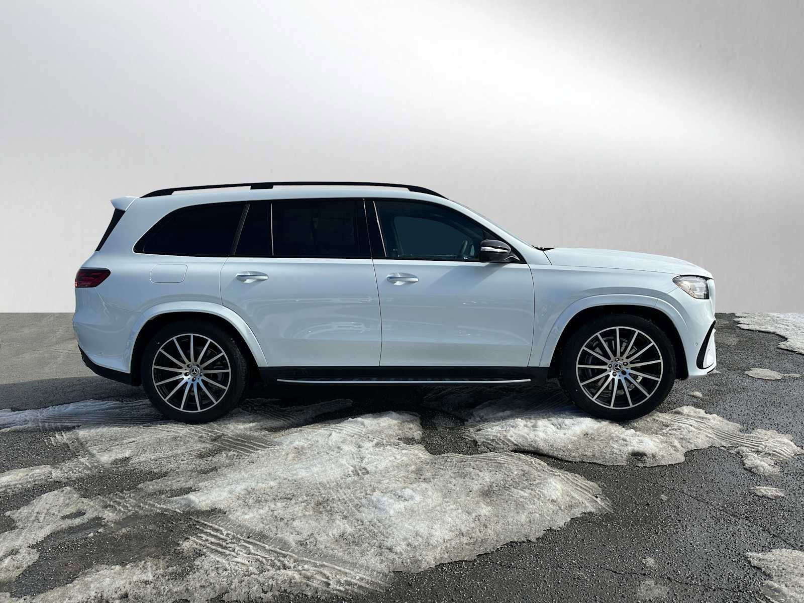 Used 2026 Mercedes-Benz GLS 580 4MATIC image 3