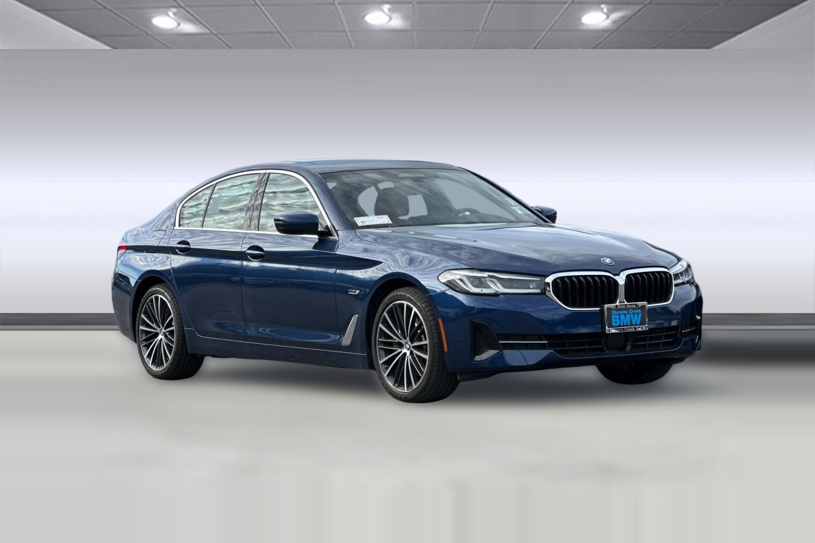 Used 2023 BMW 530e w/ Premium Package image 6