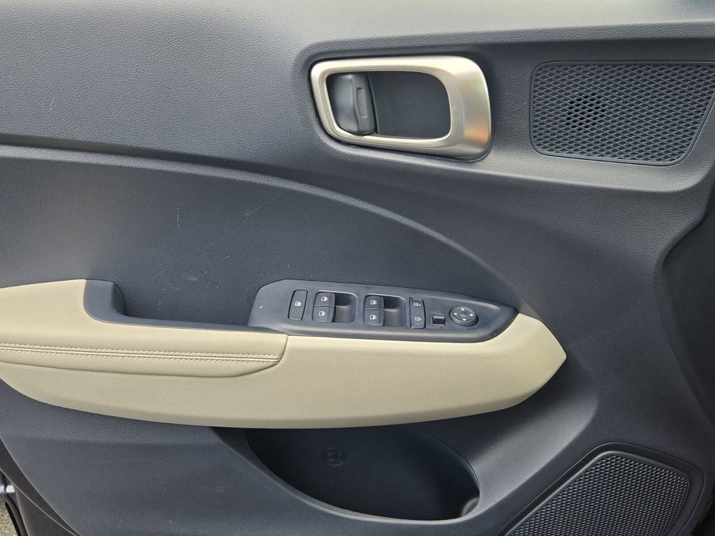 Certified 2024 Hyundai Venue Limited FWD image 26