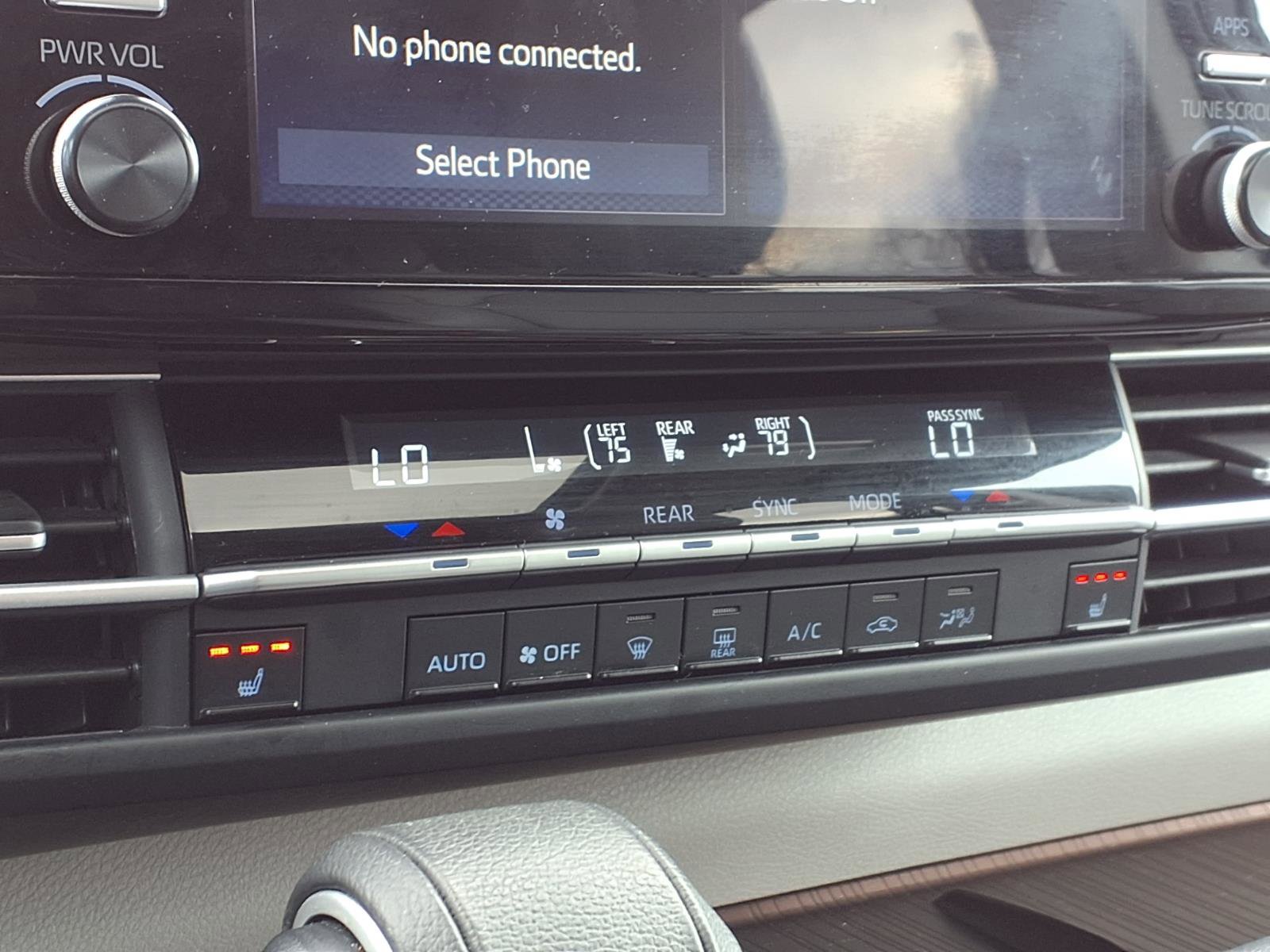 Used 2024 Toyota Sienna XLE image 20