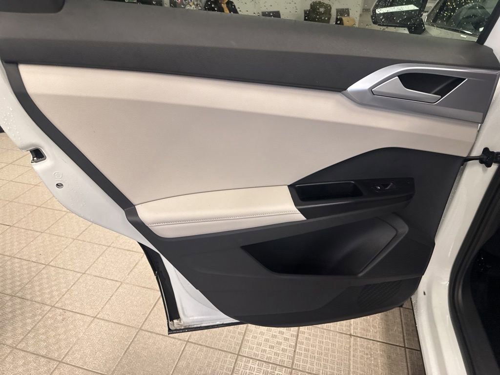 Used 2025 Volkswagen Taos SE image 19