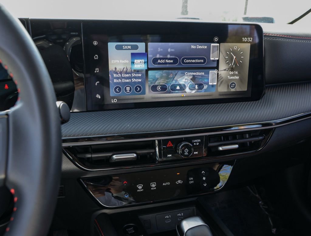 Used 2025 Nissan Kicks SR FWD image 26