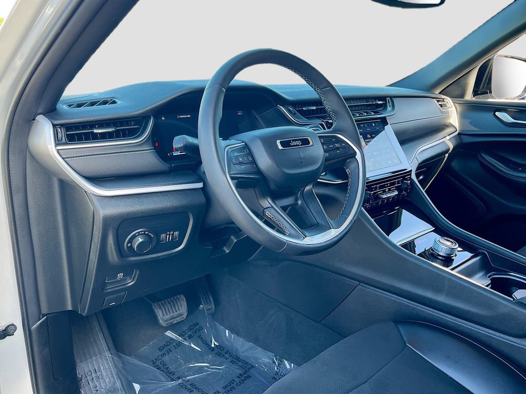 Certified 2023 Jeep Grand Cherokee Altitude AWD/4WD image 9