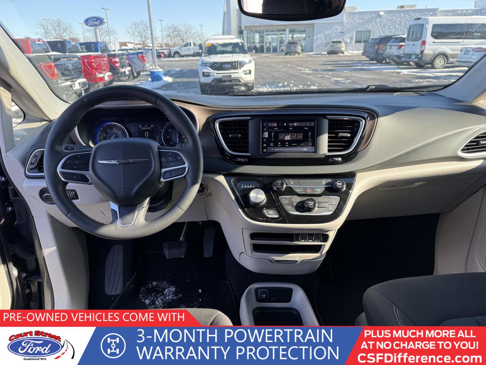 Used 2023 Chrysler Voyager LX image 11