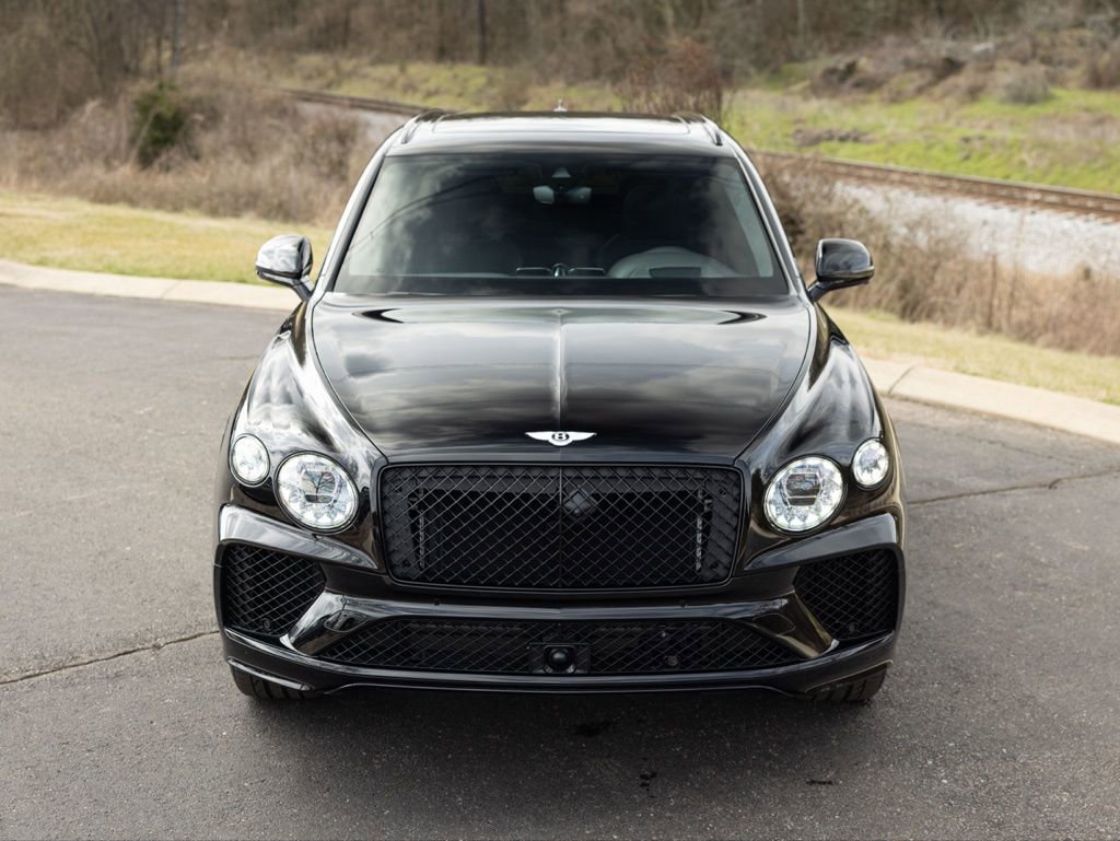 Used 2025 Bentley Bentayga V8 image 16