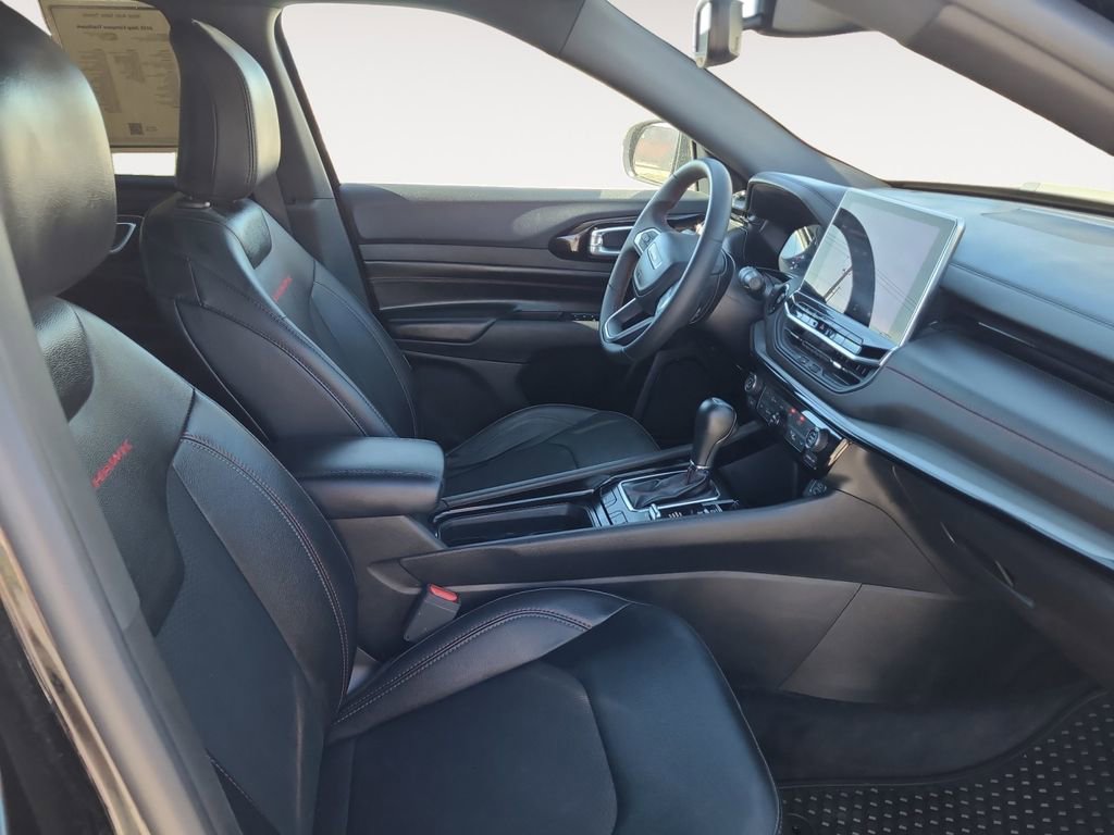 Used 2025 Jeep Compass Trailhawk image 15