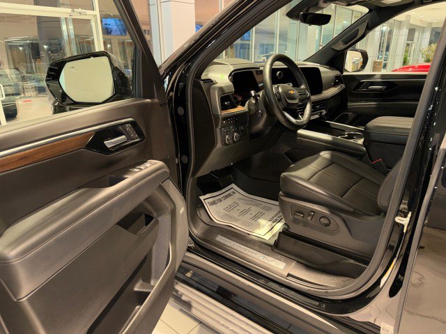 Used 2025 Chevrolet Tahoe High Country image 13