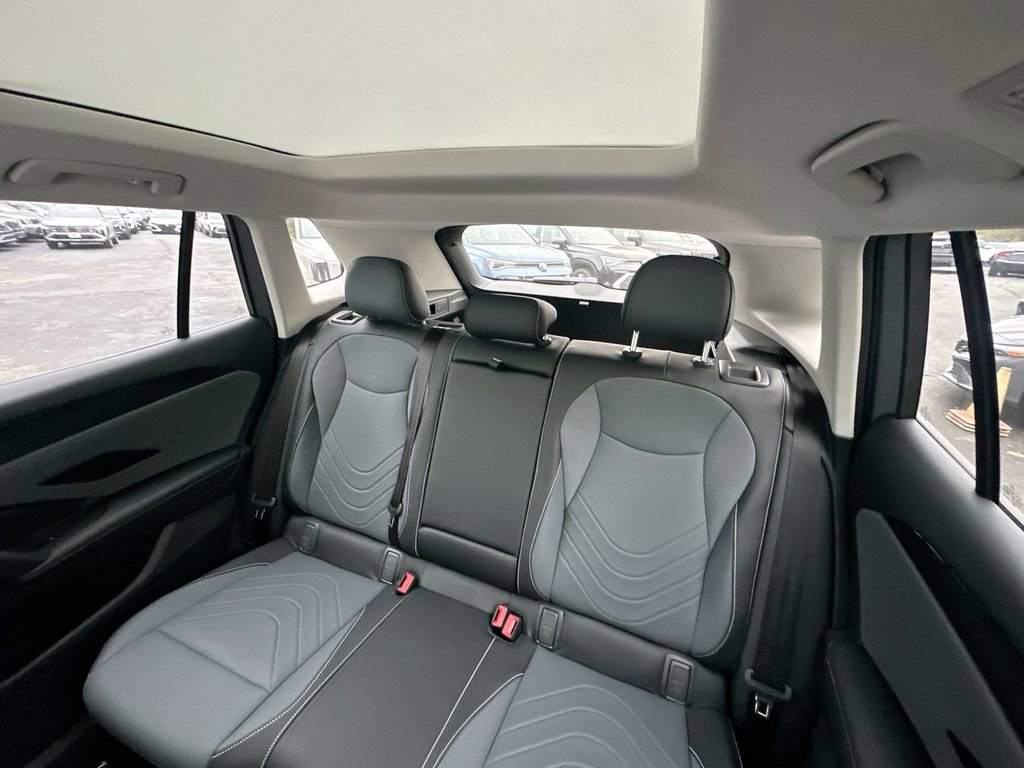 New 2025 Volkswagen Tiguan SE image 46