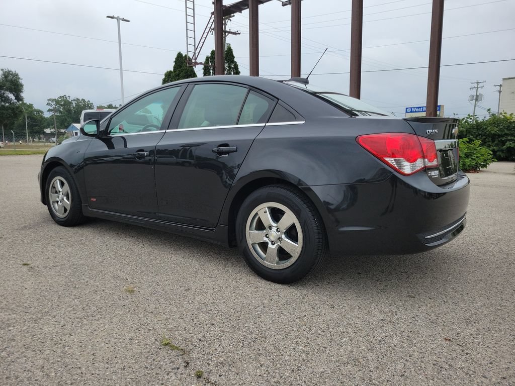 Used 2016 Chevrolet Cruze LT w/ Sun And Sound Package FWD image 3