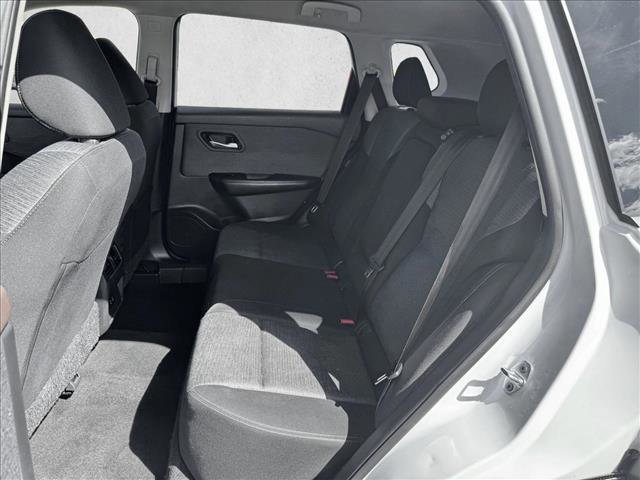 Used 2023 Nissan Rogue SV AWD/4WD image 17