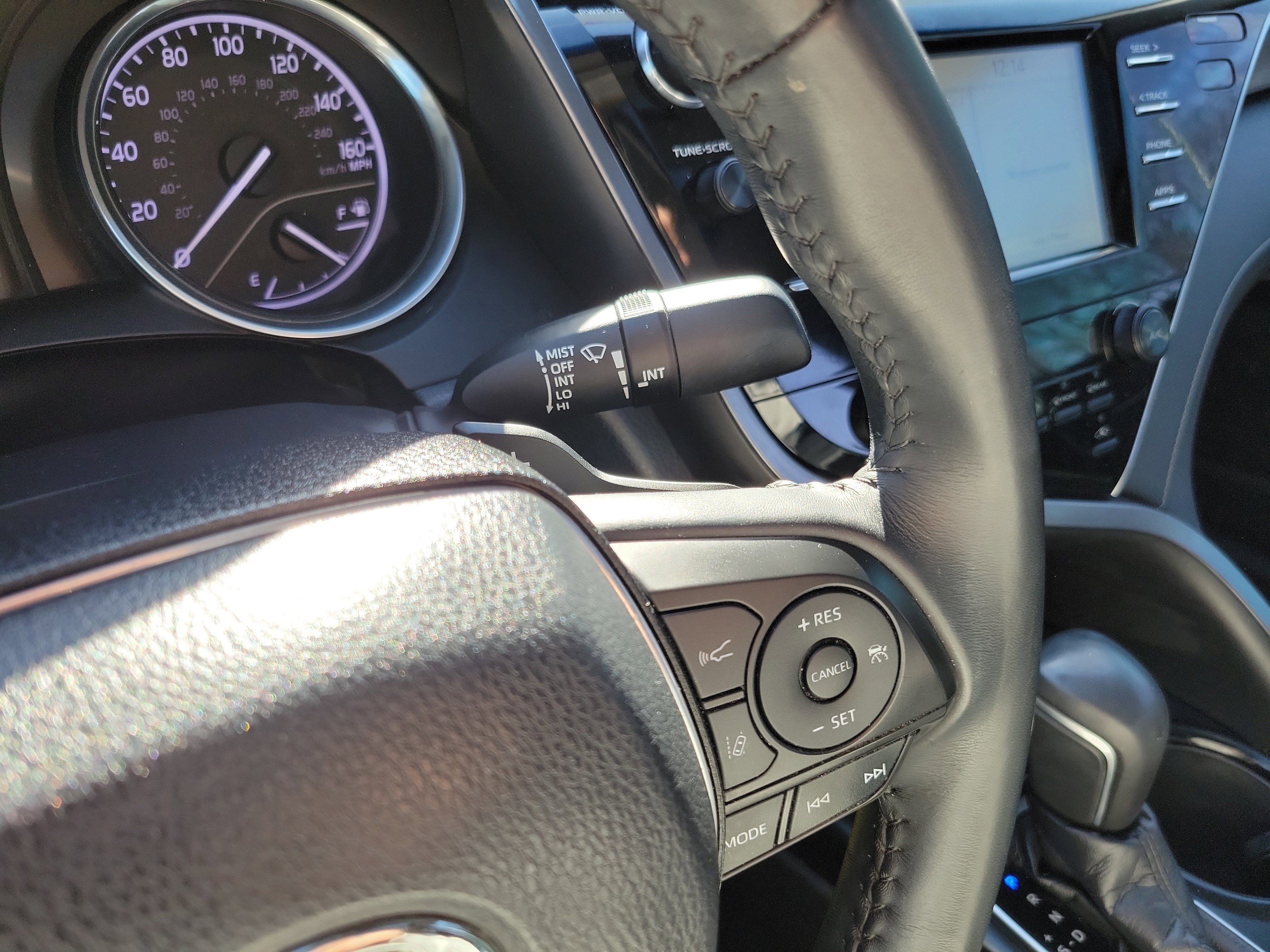 Certified 2018 Toyota Camry SE w/ Moonroof Package image 23