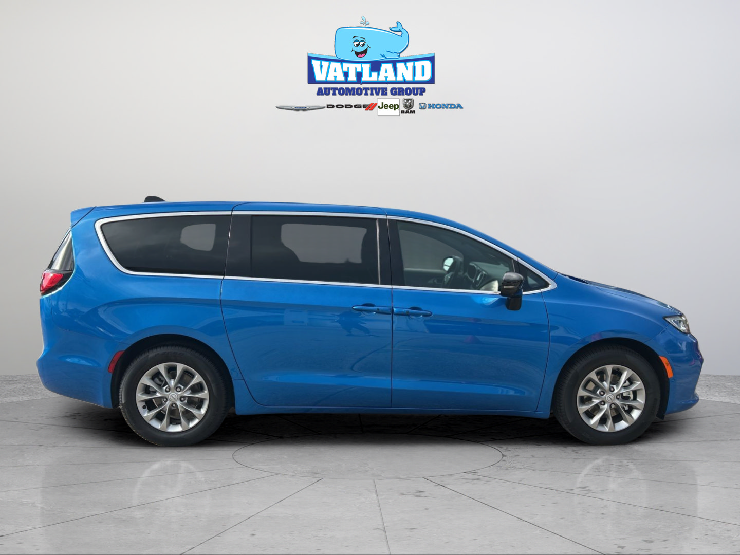 New 2026 Chrysler Pacifica Limited FWD image 6