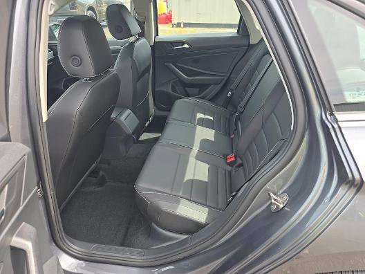 Used 2024 Volkswagen Jetta SE w/ Panoramic Sunroof Package FWD image 8